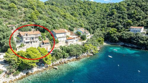 Apartments by the sea Ubli, Lastovo - 16599