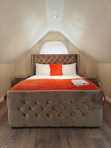 a bedroom with a large bed with a red blanket at Stunning 5-bed House near NEC & BHX in Solihull