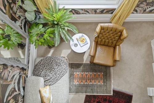 Χώρος καθιστικού στο The Eve Apartment - OGB Suite