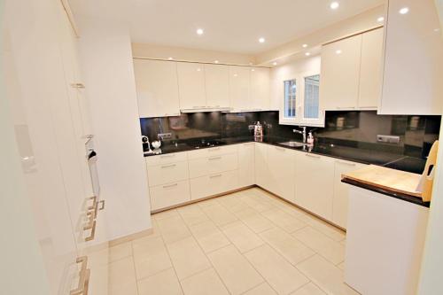 Dapur atau dapur kecil di Mandala - sea view villa with private pool in Costa Blanca