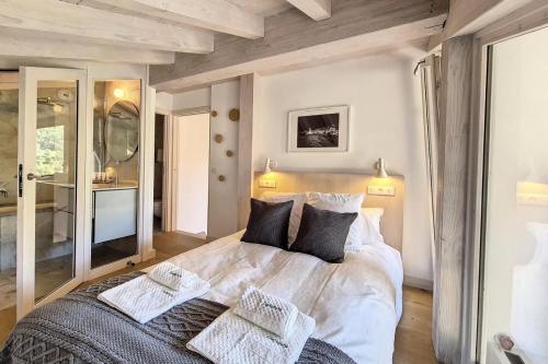 En eller flere senge i et værelse på Résidence Caseblanche - Chalet La Retreat MAE-2984