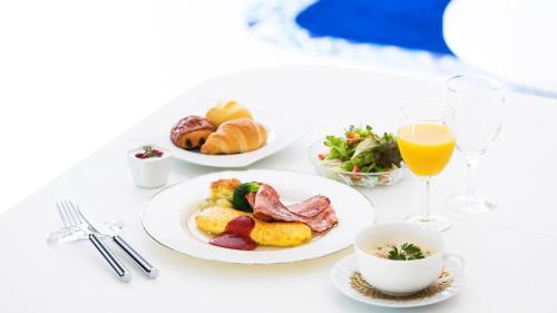 Makanan di atau berdekatan hotel