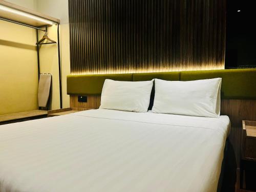 Postel nebo postele na pokoji v ubytování I-VISTA HOTEL