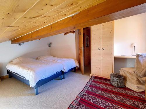 Giường trong phòng chung tại Résidence Levassaix - Chalet spacieux et agréable · Le Levassay MAE-5401