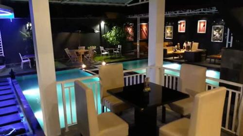 Bazén v ubytování AN Backpacker nebo v jeho okolí