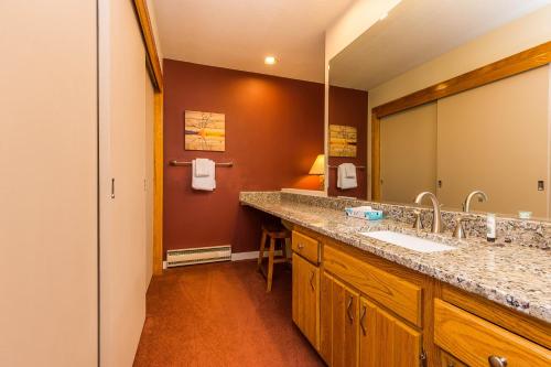 a bathroom with a sink and a large mirror at Willows 1713 in Keystone
