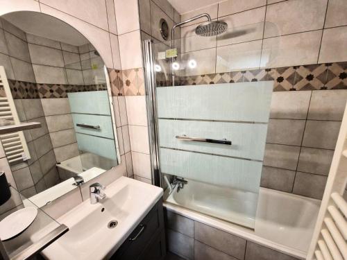 Photo de la galerie de l'établissement Résidence Melezets 3 - 4 pièces +cabine 6/8 personnes coeur station 50m² MAE-7161, à Modane