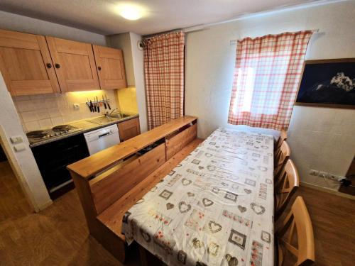 Η κουζίνα ή μικρή κουζίνα στο Résidence Les Belvederes - 4 pièces 6/8 personnes 46 m² MAE-7191