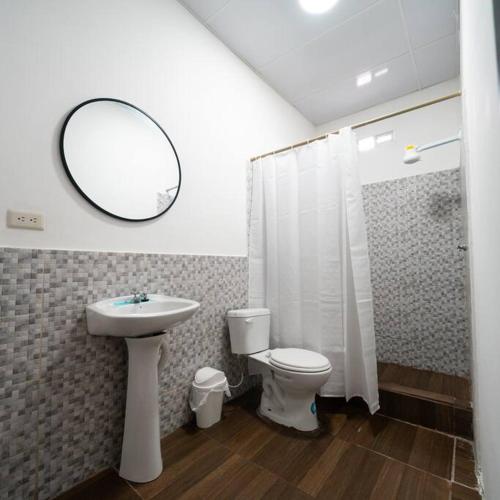 Ein Badezimmer in der Unterkunft Casa en Ayangue, Ecuador
