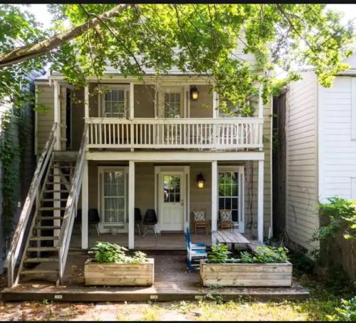 Κήπος έξω από το 1BR Hudson Apartment 3Min Walk To Warren St For Two