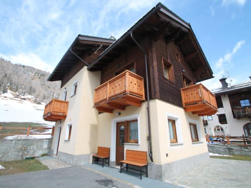 Φωτογραφία από το άλμπουμ του Stunning Holiday Home in Livigno near Ski Lift στο Λιβίνιο
