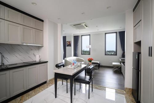 Kuchyň nebo kuchyňský kout v ubytování Norah Hotel Vinh Yen