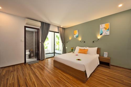 Postel nebo postele na pokoji v ubytování Hoi An January Villa