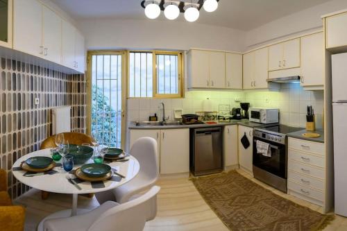 Luxury 2 bed Urban Oasis in the Heart of Athens
