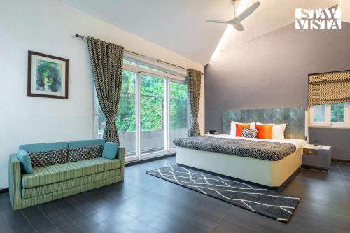 Postel nebo postele na pokoji v ubytování StayVista at Bayside Oasis with Outdoor Pool, WiFi