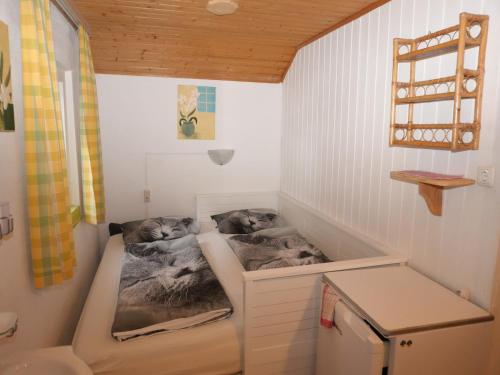 Ένα ή περισσότερα κρεβάτια σε δωμάτιο στο Apartment in Hippach with Mountain Views