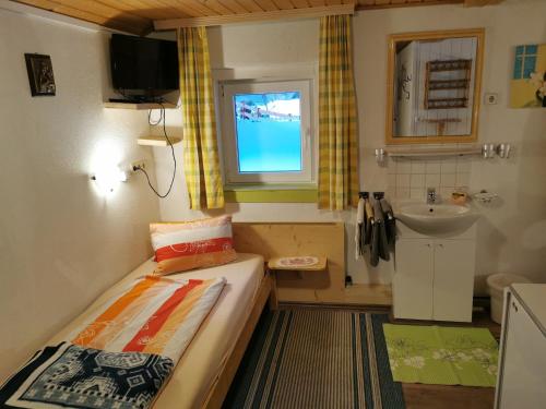 Ένα ή περισσότερα κρεβάτια σε δωμάτιο στο Apartment in Hippach with Mountain Views