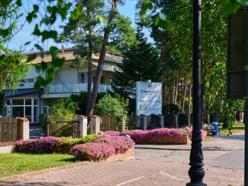 Taman di luar Zdrowotel Łeba