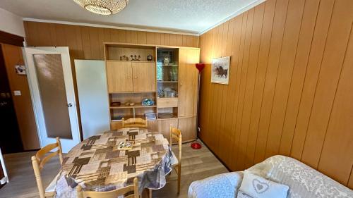 Η κουζίνα ή μικρή κουζίνα στο Bel appart Pradet C 513, 300m centre ville, vue sur le sancy