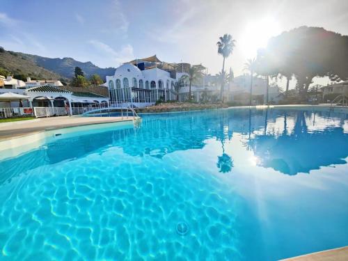 Πισίνα στο ή κοντά στο Luxury 2 Bedroom Apartment in San Juan de Capistrano, Nerja