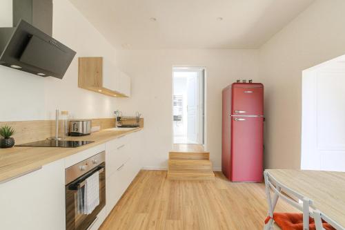Kuchyň nebo kuchyňský kout v ubytování Maison cosy avec terrasse à 15 minutes de Lyon et WIFI