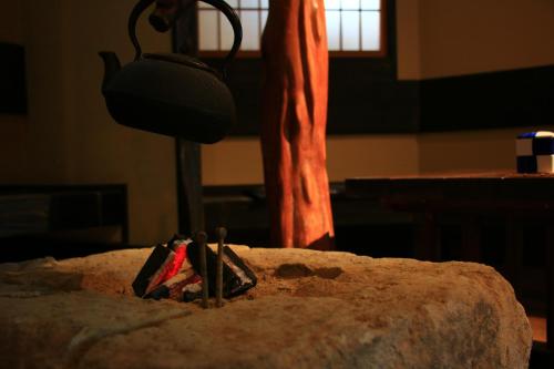 a rock with a fire in it in a room at 旅館早水荘 in Yunoo