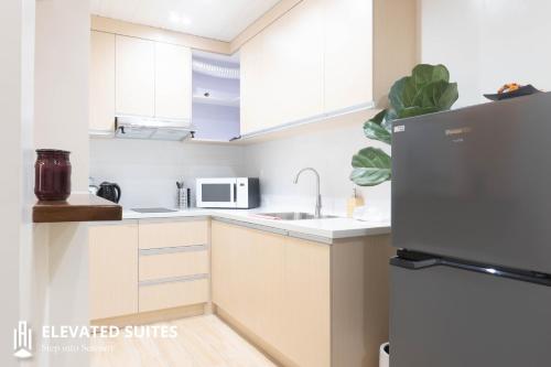 Kuchyň nebo kuchyňský kout v ubytování Elevated Suites Tagaytay