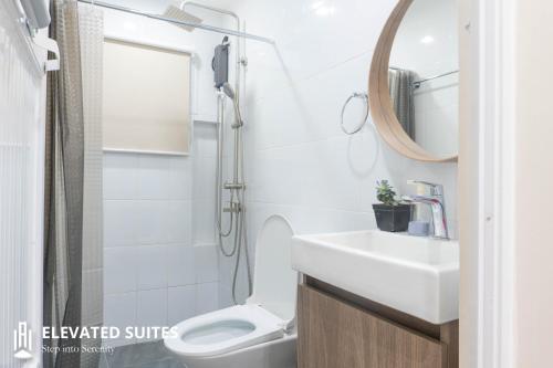 Koupelna v ubytování Elevated Suites Tagaytay