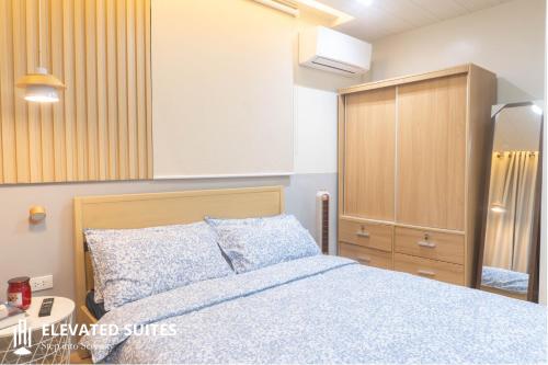 Postel nebo postele na pokoji v ubytování Elevated Suites Tagaytay