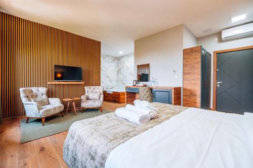 Postel nebo postele na pokoji v ubytování Mysia Olympos Hotel