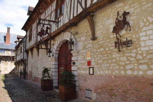 an old building with a horse on the side of it at La Maison de Rhodes Hôtel & Spa in Troyes