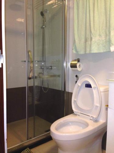 Bilik mandi di Moonlight Condo