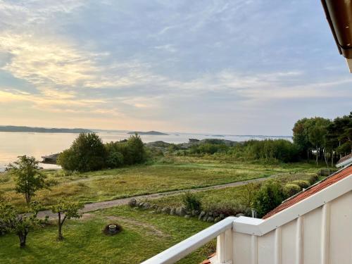 a view of the water from the balcony of a house at Boende på SydKoster med havsutsikt och nära till bryggor in Strömstad