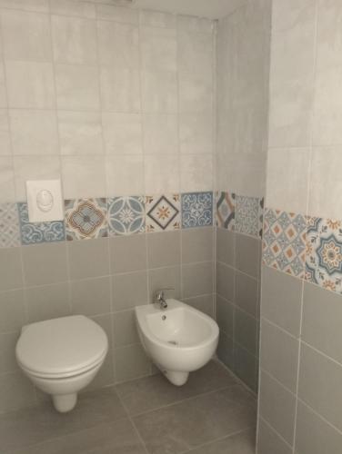 a bathroom with a toilet and a sink at Sapore di Sale - Casa Vacanza a Pizzo Calabro in Pizzo