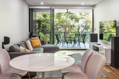 a living room with a white table and chairs at Stones Corner Vista Stay in Brisbane
