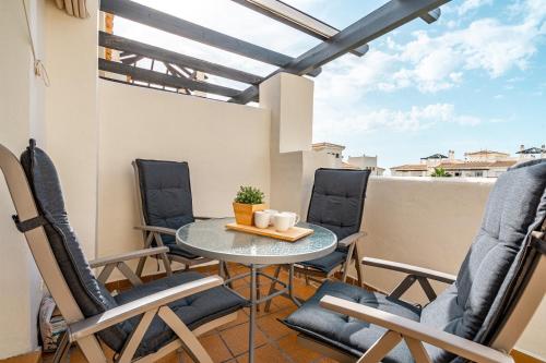 40 Comfortable apartment next to Puerto De La Duquesa