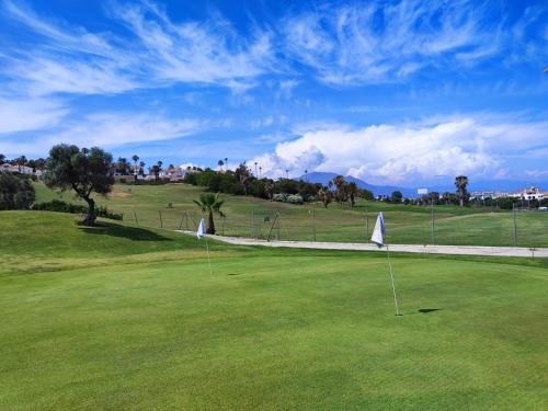 40 Comfortable apartment next to Puerto De La Duquesa
