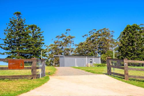 Imagen de la galería de Three Pines Tiny Home Your Mountain Escape, en Mount Tamborine