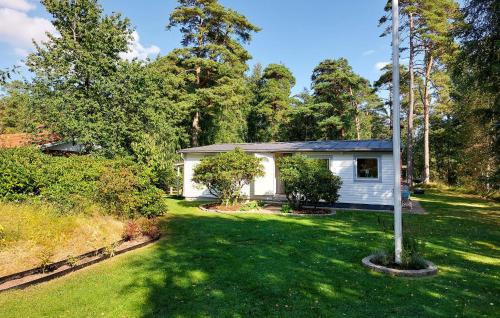 Jardin de l'établissement 4 Bedroom Cozy Home In Mellbystrand