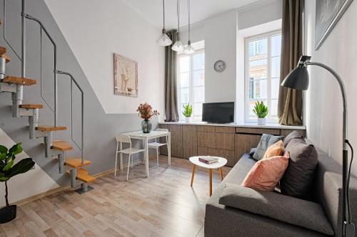 Urbannestgroup - Old Town -Ś9