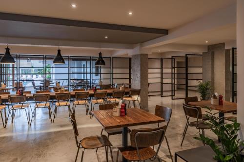 Cook's Club Hersonissos Creteにあるレストランまたは飲食店