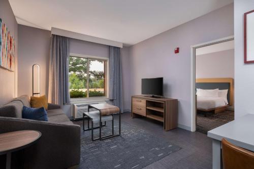 Postel nebo postele na pokoji v ubytování Homewood Suites Medford