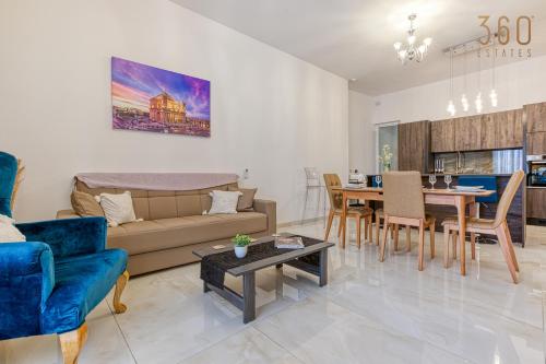 Kuchyň nebo kuchyňský kout v ubytování Stylish 3BR home with large terrace in Mosta by 360 Estates