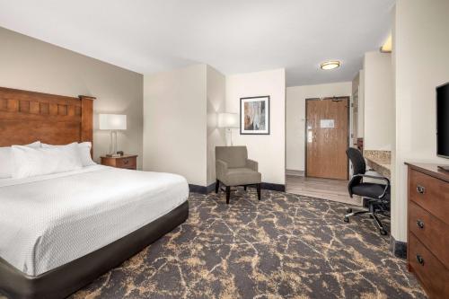 Postel nebo postele na pokoji v ubytování La Quinta by Wyndham Grants Pass