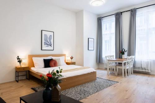 Elegant Spacious Old Town Studio