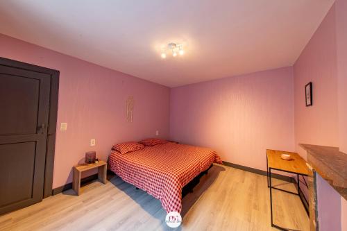 a bedroom with a bed in a room with purple walls at Résidence des Chartriers in Mons
