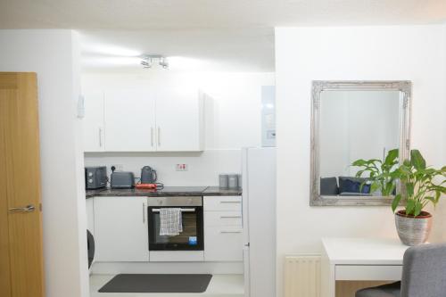 Silver Pines - 2BR - King Bed - 6 Guests - Wi-Fi - Free Parking photo 14