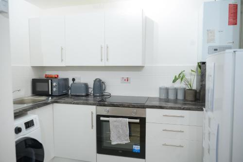 Silver Pines - 2BR - King Bed - 6 Guests - Wi-Fi - Free Parking photo 20