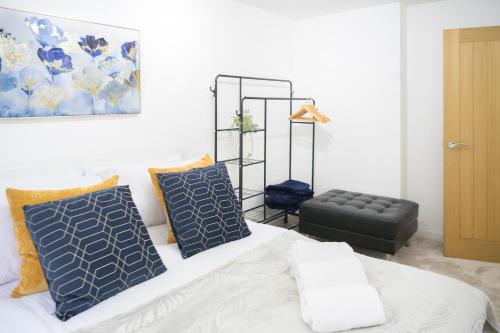Silver Pines - 2BR - King Bed - 6 Guests - Wi-Fi - Free Parking photo 22