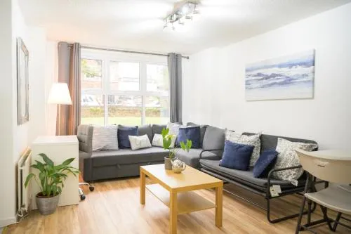 Silver Pines - 2BR - King Bed - 6 Guests - Wi-Fi - Free Parking photo 1